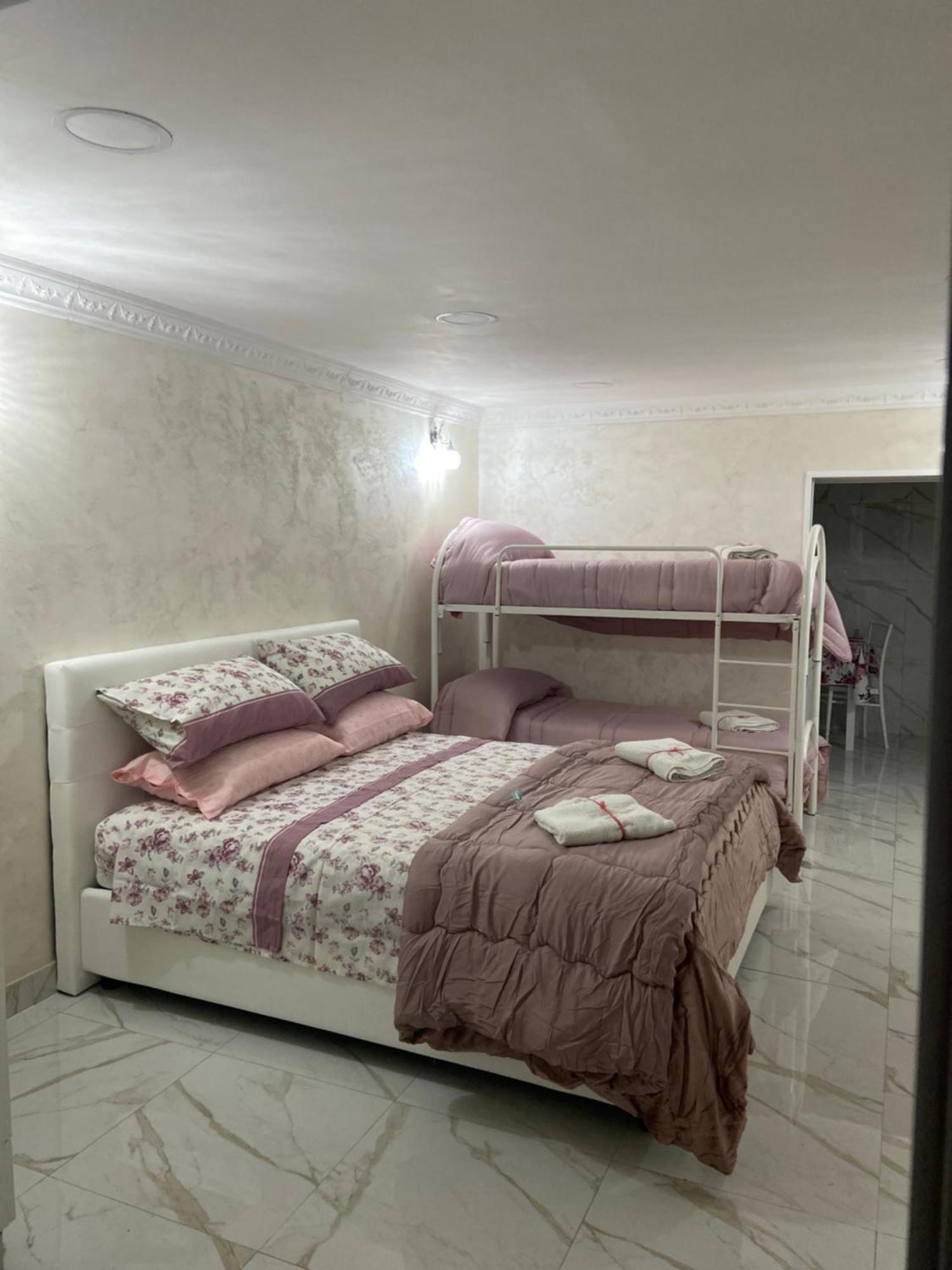 Appartamento Blessing House Napoli Esterno foto